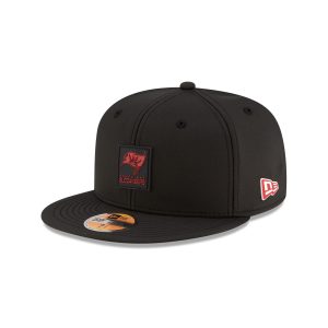 Tampa Bay Buccaneers 2025 Sideline Hot Weather Black 59FIFTY Fitted Hat