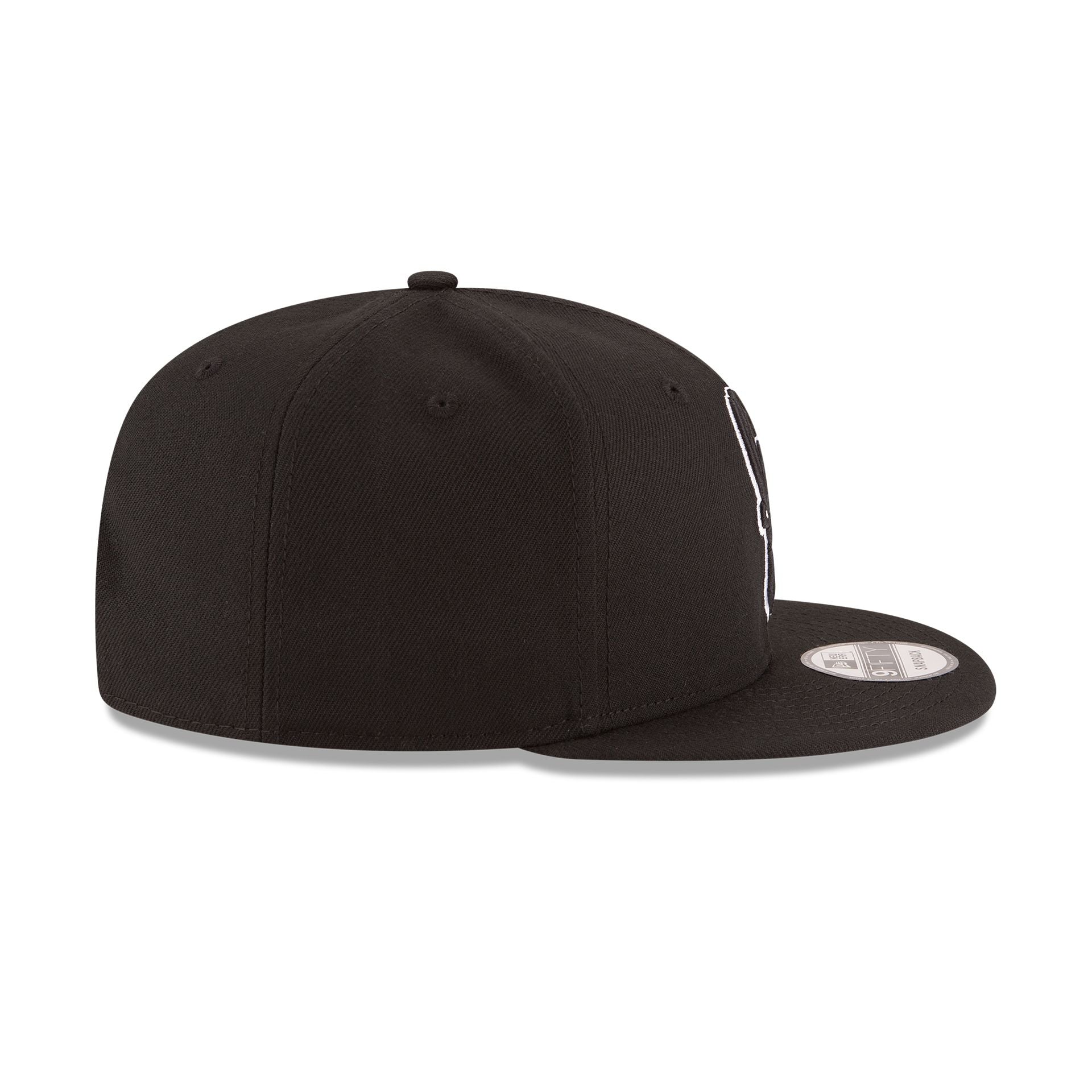 Milwaukee Bucks Basic Black & White 9FIFTY Snapback Hat - Image 5